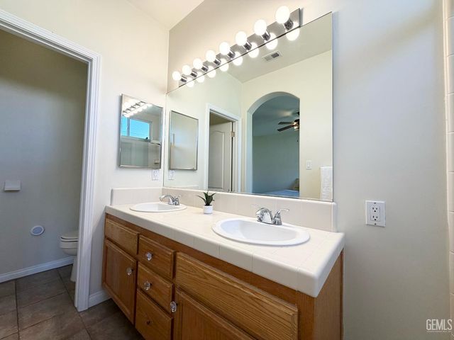 8504 Lighthouse Drive, Bakersfield, CA 93312
