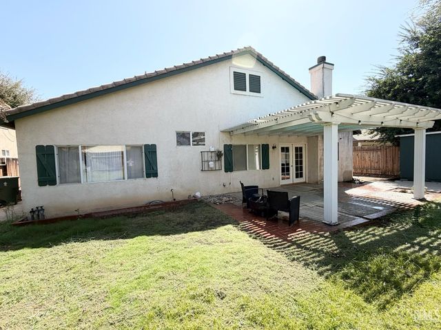 8504 Lighthouse Drive, Bakersfield, CA 93312