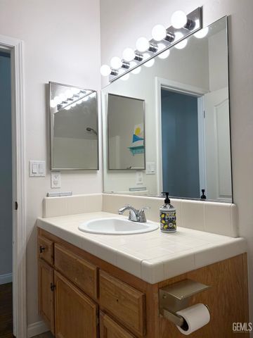 8504 Lighthouse Drive, Bakersfield, CA 93312