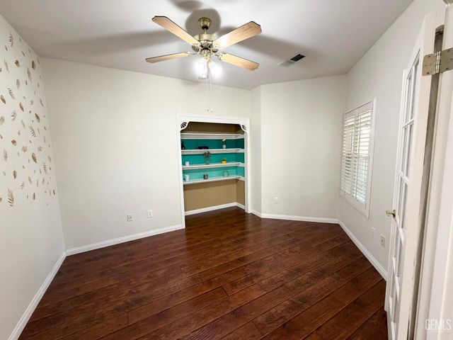 8504 Lighthouse Drive, Bakersfield, CA 93312