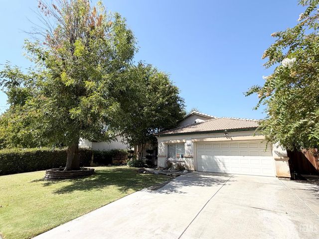 8504 Lighthouse Drive, Bakersfield, CA 93312