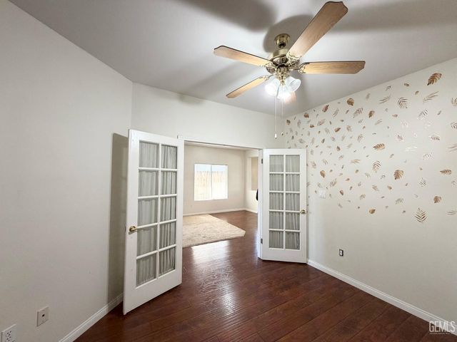 8504 Lighthouse Drive, Bakersfield, CA 93312