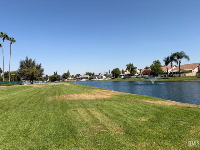8504 Lighthouse Drive, Bakersfield, CA 93312