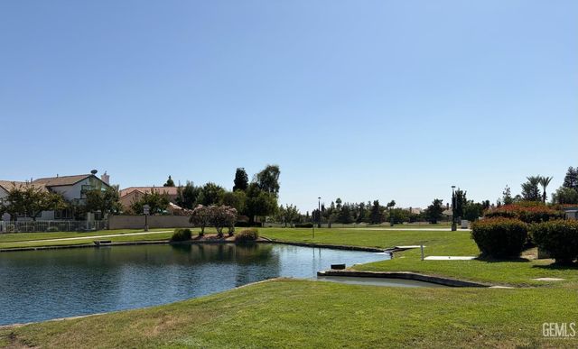 8504 Lighthouse Drive, Bakersfield, CA 93312