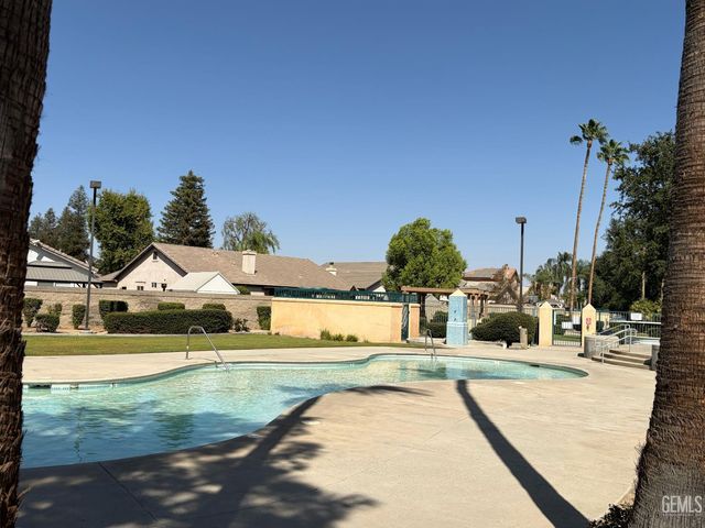 8504 Lighthouse Drive, Bakersfield, CA 93312