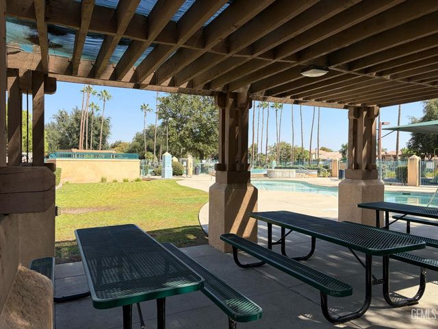 8504 Lighthouse Drive, Bakersfield, CA 93312