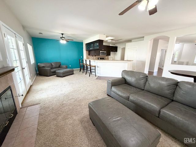 8504 Lighthouse Drive, Bakersfield, CA 93312