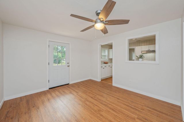 812 E Edney Avenue, Crestview, FL 32539