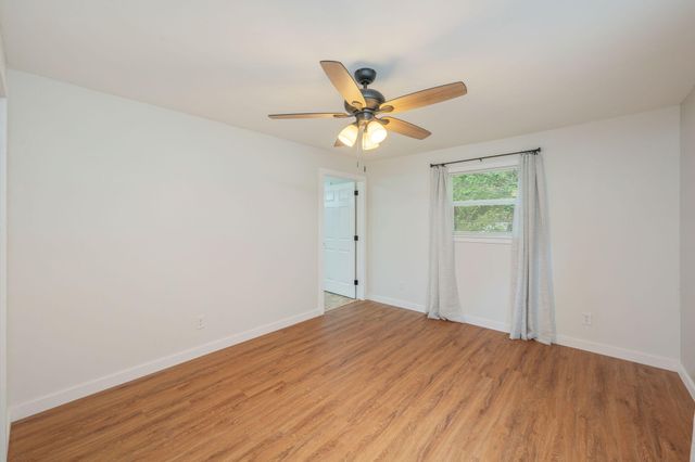 812 E Edney Avenue, Crestview, FL 32539