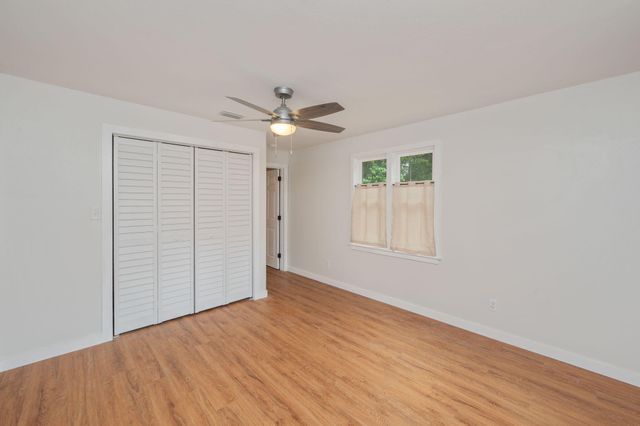 812 E Edney Avenue, Crestview, FL 32539