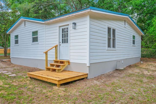 812 E Edney Avenue, Crestview, FL 32539