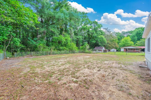 812 E Edney Avenue, Crestview, FL 32539