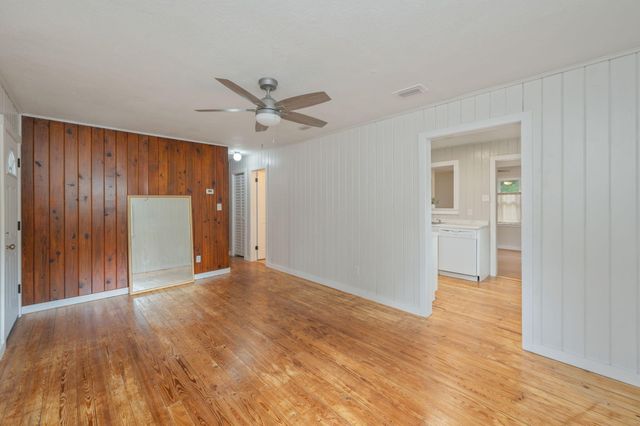 812 E Edney Avenue, Crestview, FL 32539