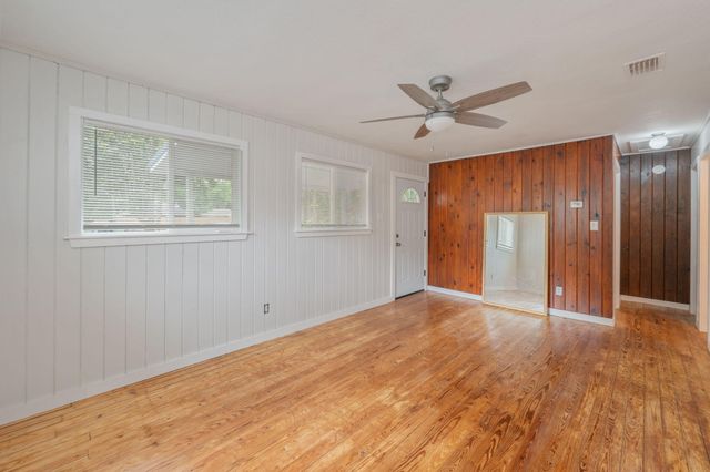 812 E Edney Avenue, Crestview, FL 32539