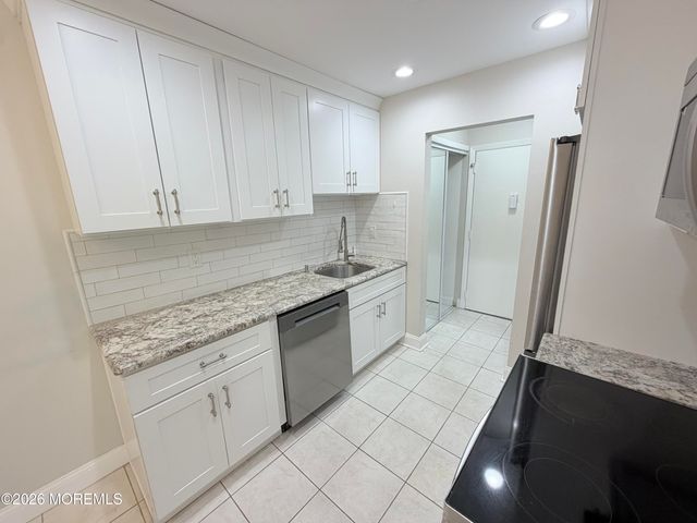 35 Amberly Drive J, Manalapan, NJ 07726