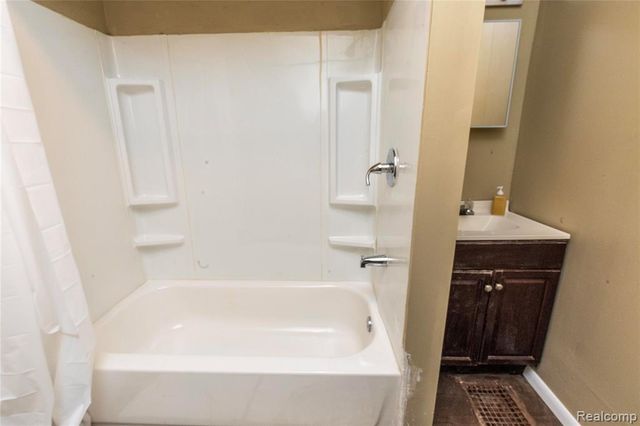 909 N Granger Street, Saginaw, MI 48602