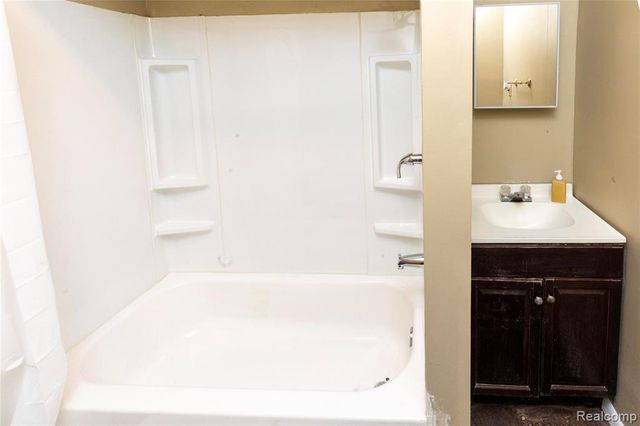 909 N Granger Street, Saginaw, MI 48602