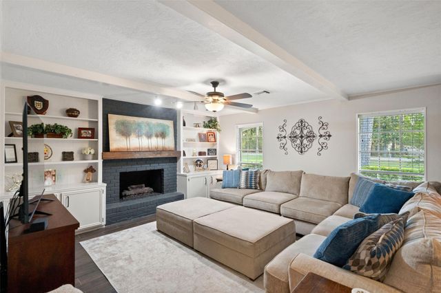 675 Stonewall Jackson Drive, Conroe, TX 77302