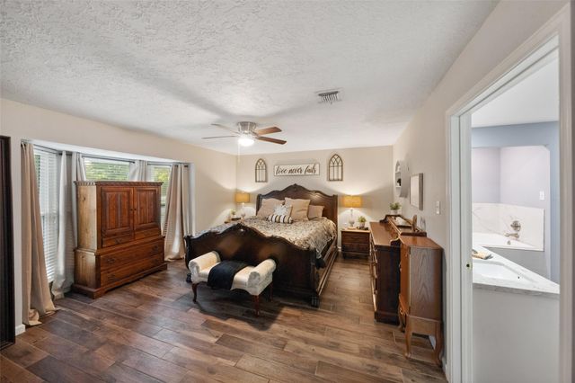 675 Stonewall Jackson Drive, Conroe, TX 77302
