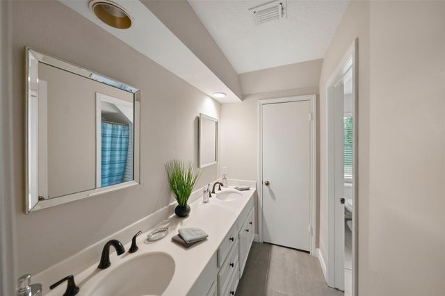 675 Stonewall Jackson Drive, Conroe, TX 77302