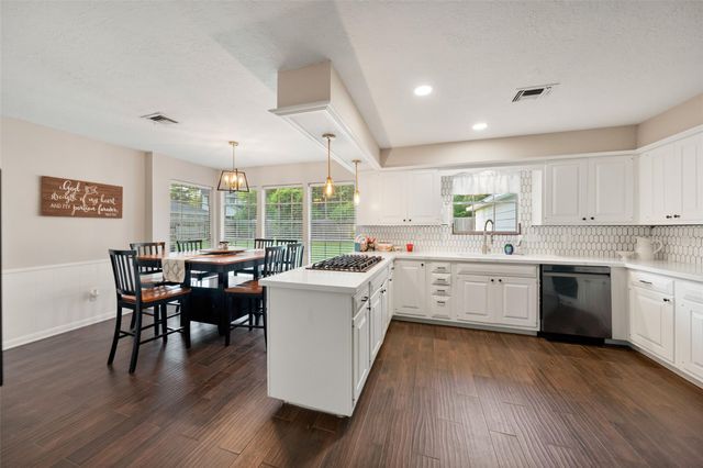 675 Stonewall Jackson Drive, Conroe, TX 77302