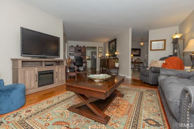 1521 Martin Circle, Evansville, IN 47715