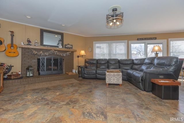 1521 Martin Circle, Evansville, IN 47715