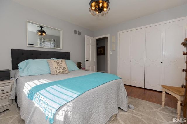 1521 Martin Circle, Evansville, IN 47715