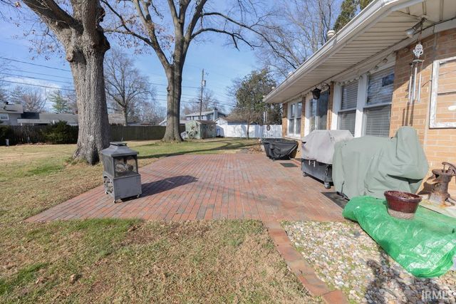 1521 Martin Circle, Evansville, IN 47715