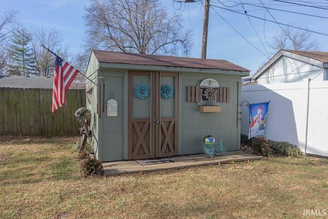 1521 Martin Circle, Evansville, IN 47715