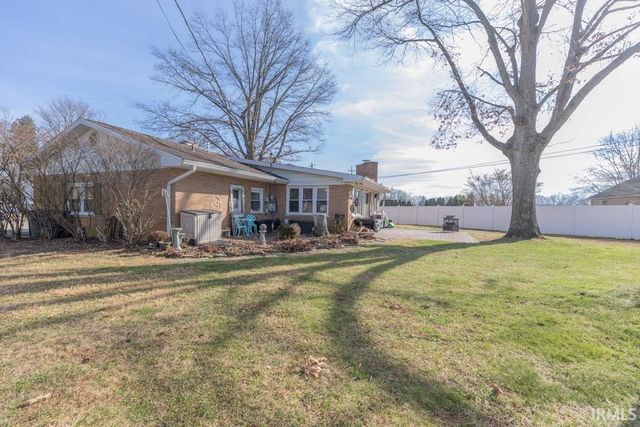 1521 Martin Circle, Evansville, IN 47715