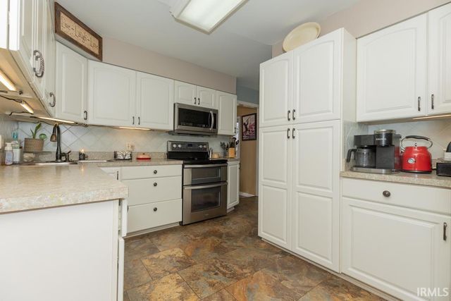 1521 Martin Circle, Evansville, IN 47715