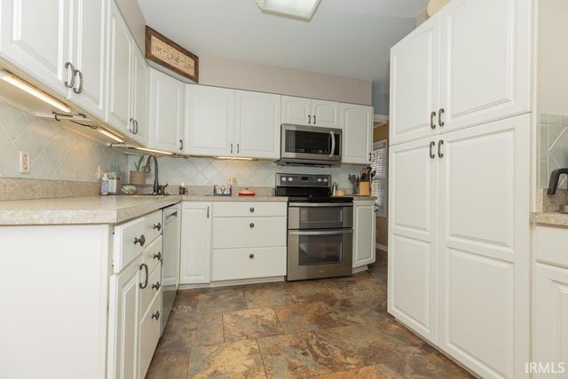 1521 Martin Circle, Evansville, IN 47715