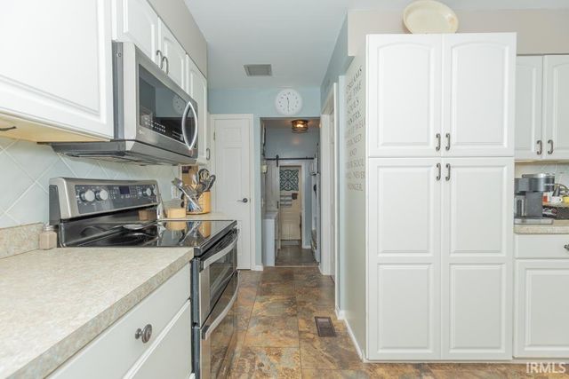 1521 Martin Circle, Evansville, IN 47715