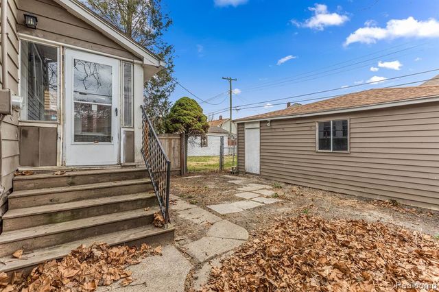 63 Elm Street, River Rouge, MI 48218