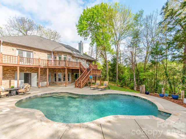 7015 Oakview Lane, Charlotte, NC 28226