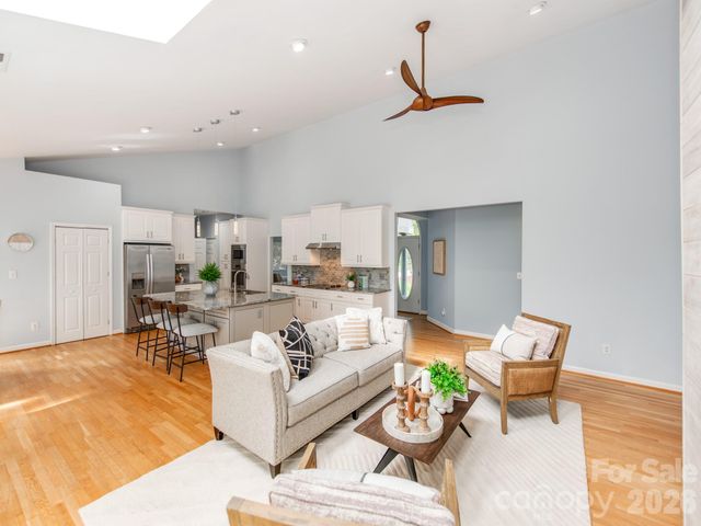 7015 Oakview Lane, Charlotte, NC 28226