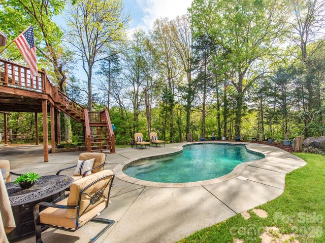 7015 Oakview Lane, Charlotte, NC 28226