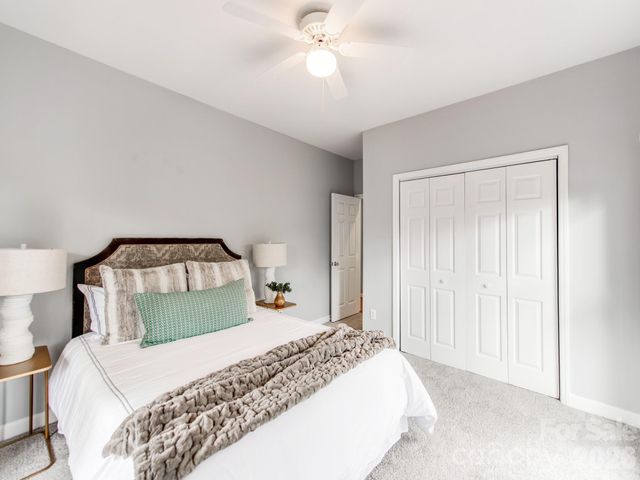 7015 Oakview Lane, Charlotte, NC 28226