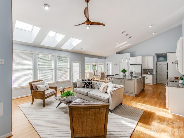 7015 Oakview Lane, Charlotte, NC 28226