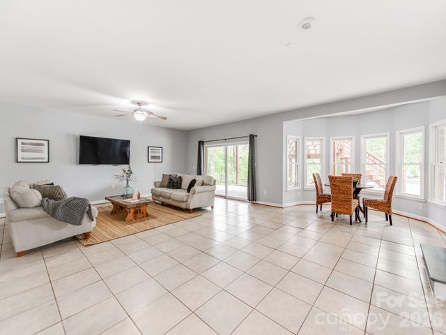7015 Oakview Lane, Charlotte, NC 28226