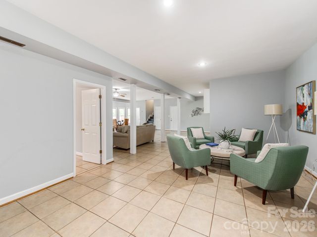 7015 Oakview Lane, Charlotte, NC 28226