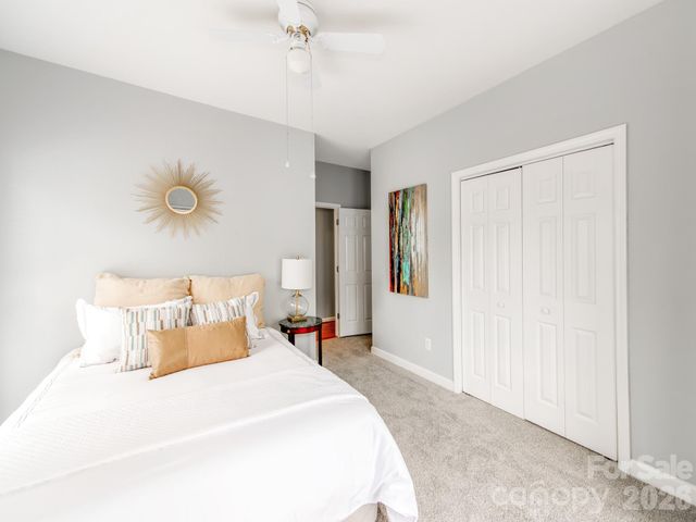 7015 Oakview Lane, Charlotte, NC 28226