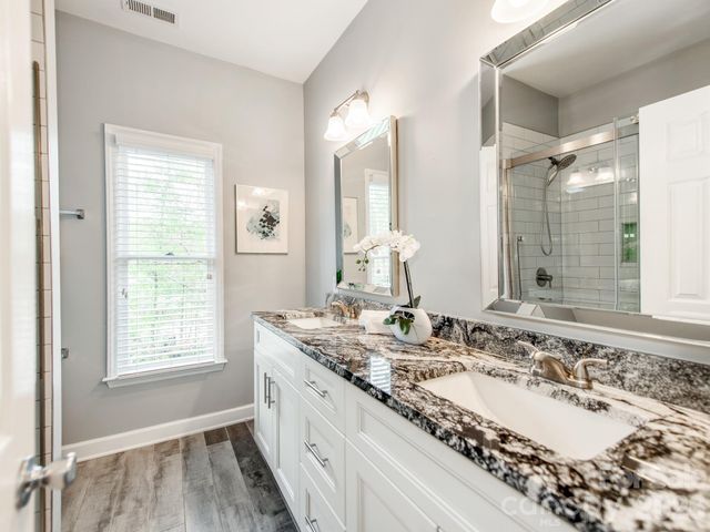 7015 Oakview Lane, Charlotte, NC 28226