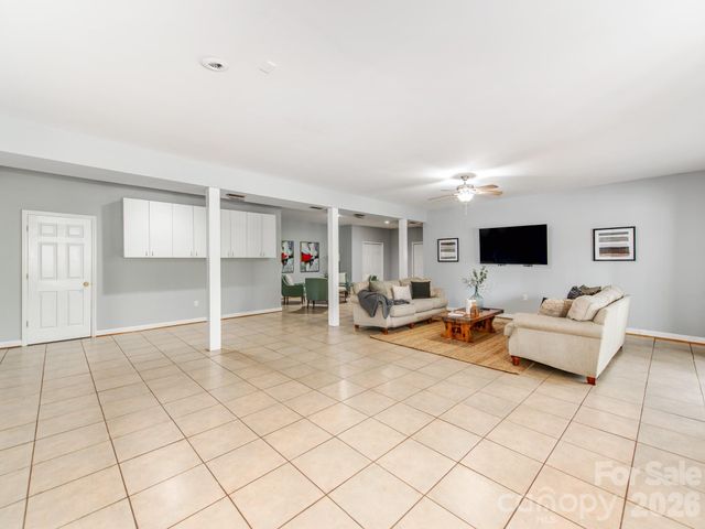 7015 Oakview Lane, Charlotte, NC 28226