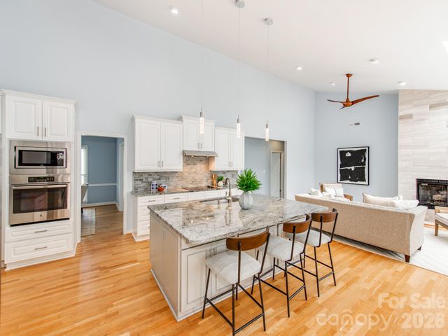 7015 Oakview Lane, Charlotte, NC 28226