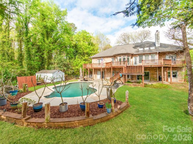 7015 Oakview Lane, Charlotte, NC 28226