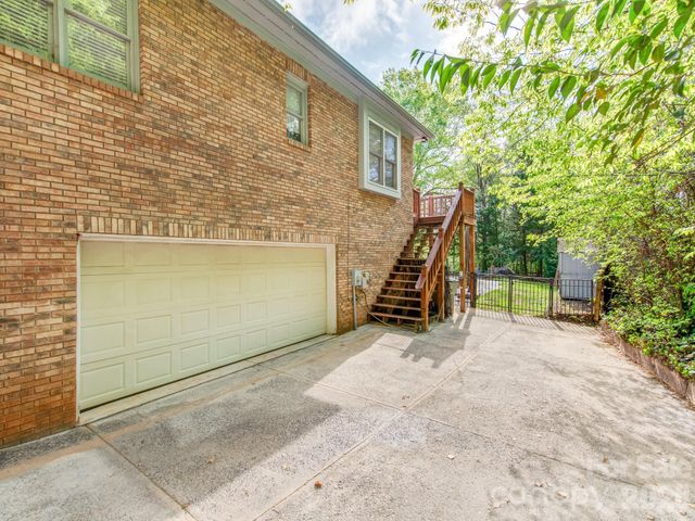 7015 Oakview Lane, Charlotte, NC 28226