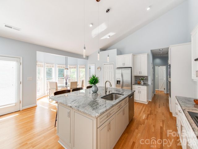 7015 Oakview Lane, Charlotte, NC 28226