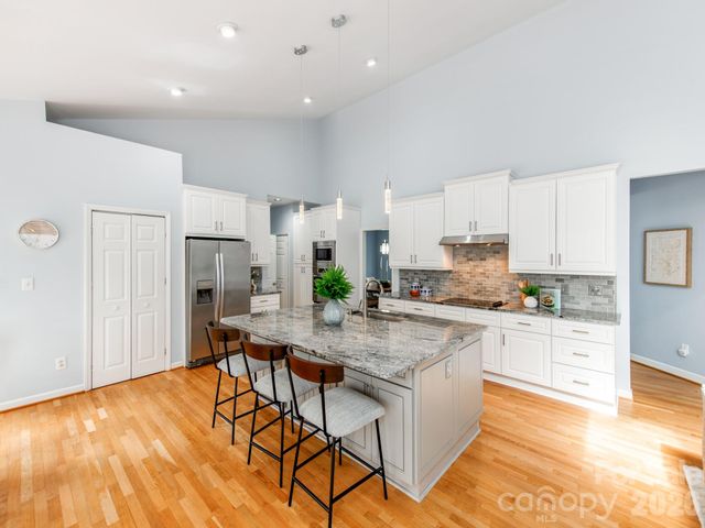 7015 Oakview Lane, Charlotte, NC 28226